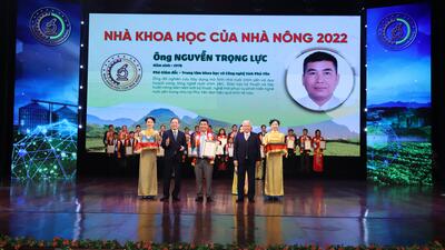 Ths Nguyễn Trọng Lực - PGĐ Trung tâm Khoa học và Công nghệ (Sở KH&CN Phú Yên) được vinh danh "Nhà khoa học của nhà nông" lần thứ 4 được tổ chức sáng 10/12 tại Hà Nội