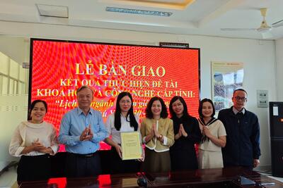 Hình ảnh hoạt động bàn giao kết quả nhiệm vụ khoa học và công nghệ cấp tỉnh: “Lịch sử ngành Tuyên giáo Đảng bộ tỉnh Phú Yên 1930 - 2020”