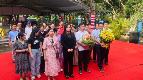 Sở Khoa học và Công nghệ dâng hương tại Nhà thờ Bác Hồ