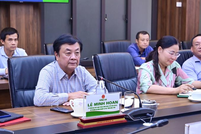 Bộ trưởng Lê Minh Hoan nhấn mạnh cần có cách tiếp cận phù hợp để đưa sức mạnh của khoa học đến với người nông dân. Ảnh: Tùng Đinh.